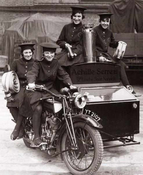 Женская коллектив пожарной команды. 1925г.Лондон
