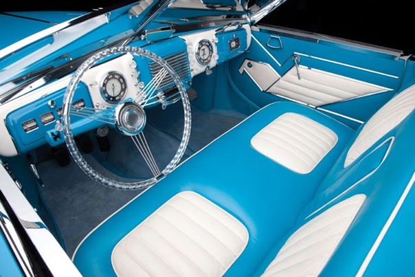 Фото французского родстера Delahaye 175S Saoutchi Roadster. Данный родстер был создан в 1949-м году в мастерской Якова Савчика на базе спортивного автомобиля Delahaye 175. Автомобиль был оснащён