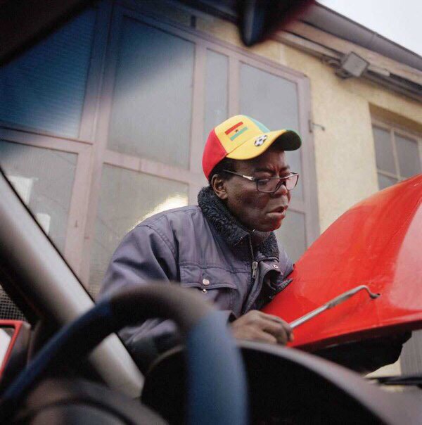 Африканский король, работающий автомехаником в Германии Король Банса или Тогбе Нгорифия Кифа Коси Банса является верховным правителем территории Хохо в Гане.Помимо 200 тысяч подданых, своим