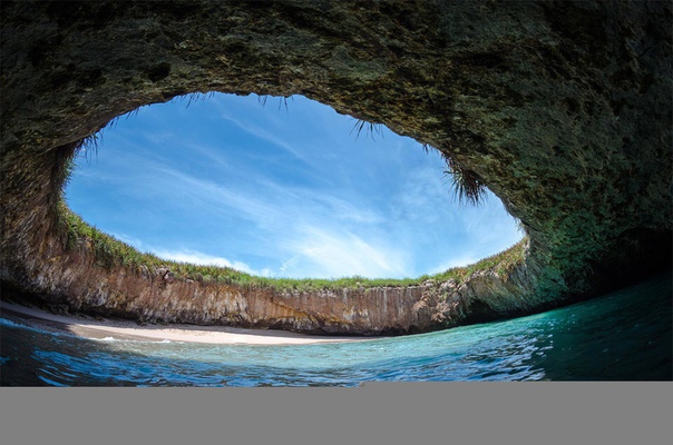 Одно из самых красивых мест на Земле. Скрытый пляж. Остров Мариета, Мексика.