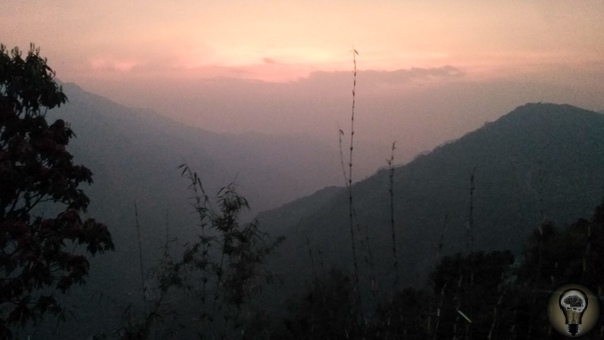 Непальские приключения: о термосе Джорджа Мэллори, воинах-гуркхах и о том, как помыть голову в Гималаях и выжить День 5. Тадапани Чомронг (2170) Укладываясь спать накануне вечером, мы с