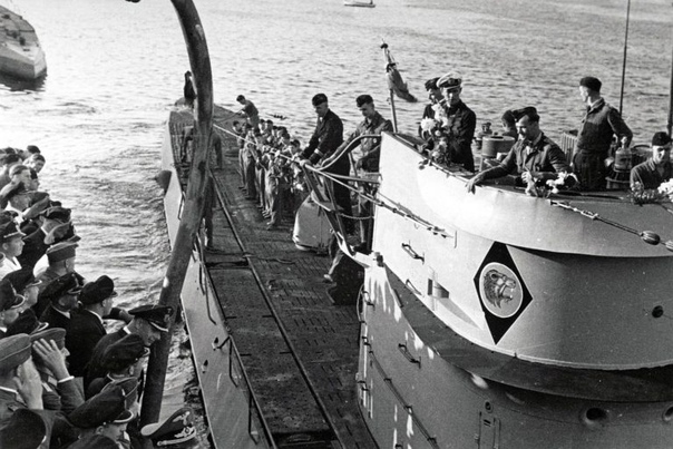 ЛОВЛЯ ЧЕРЕПАХ ПО-НЕМЕЦКИ И СИГНАЛИЗАЦИЯ ОТ КИТОВ В апреле 1918 года немецкая субмарина U-62 послана в крейсерство к Азорским островам. Район был относительно спокойный, судоходство не велико,