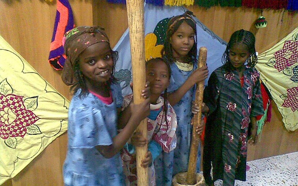 Народ Тубу. Сахара Тубу (в переводе с арабского «скальный человек») этническая группа, живущая в раскаленной Сахаре в Республике Чад, и небольшие группы в Нигере и Ливии. Численность Тубу более