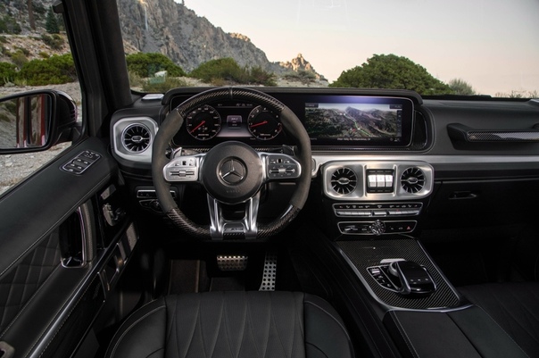 Обзор : Mercedes-AMG G 63 (Br.463) Двигатель: 4.0 V8 BiTurboМощность: 585 л.с. при 6000 об/мин Крутящий момент: 850 Нм при 25003500 об/мин Трансмиссия: Автомат 9 ступ. Макс. скорость: 220 км/ч