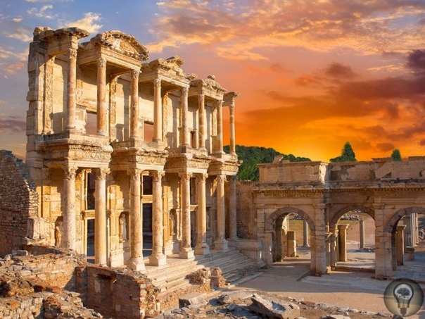 Что посмотреть в Измире и окрестностях 1. Древний Эфес Древний Эфес является самой посещаемой достопримечательностью Турции. Это крупнейший и лучше всего сохранившийся античный город,