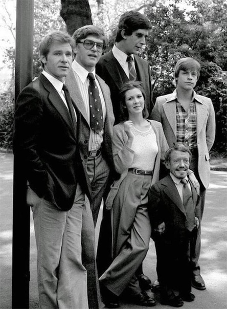 Актеры «Звездных войн» на фото 4-го мая 1977 года без грима: Харрисон Форд (Хан Соло