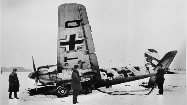 ИЛ-2 ПО-НЕМЕЦКИ 26 мая 1939 года впервые взлетел прототип немецкого штурмовика Хеншель Hs-129, который можно назвать аналогом советского летающего танка Ил-2. Правда, Ил был впоследствии
