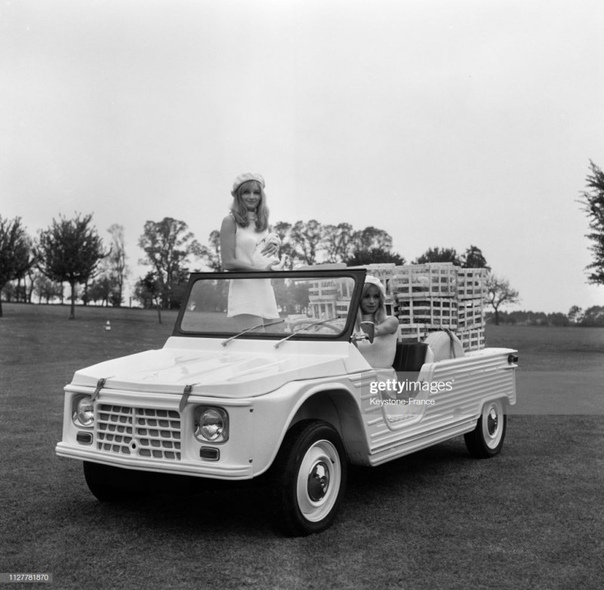 Презентация французского открытого легкового автомобиля Citroën Méhari. Презентация новой машины была проведена 16-го мая 1968-го года на базе Гольф-клуба в городе Довиль в Нормандии. Столь